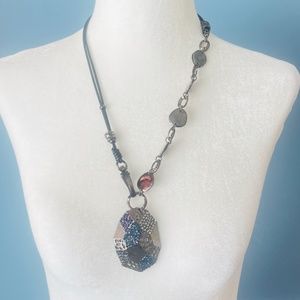 Vintage dark gray, purple and blue metallic and strass chunky necklace EUC